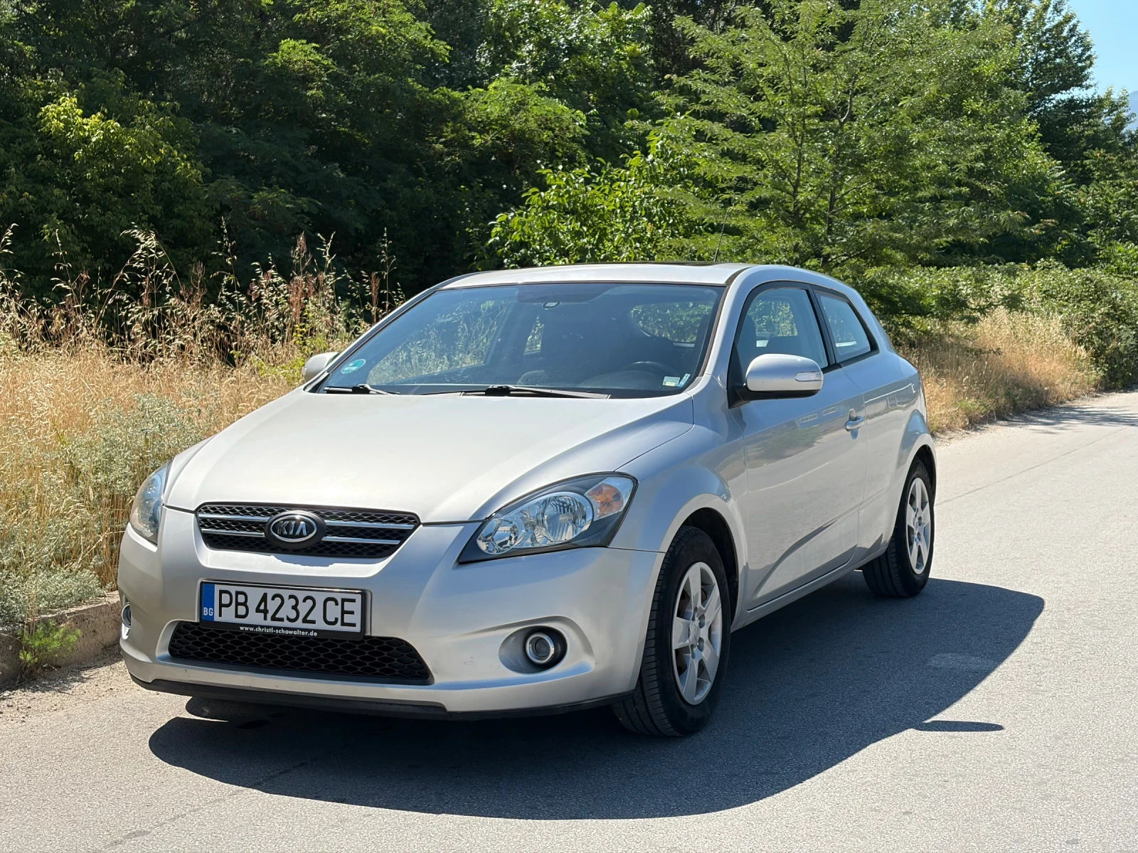 Kia Ceed 1.6 coupe, снимка 2 - Автомобили и джипове - 55080243