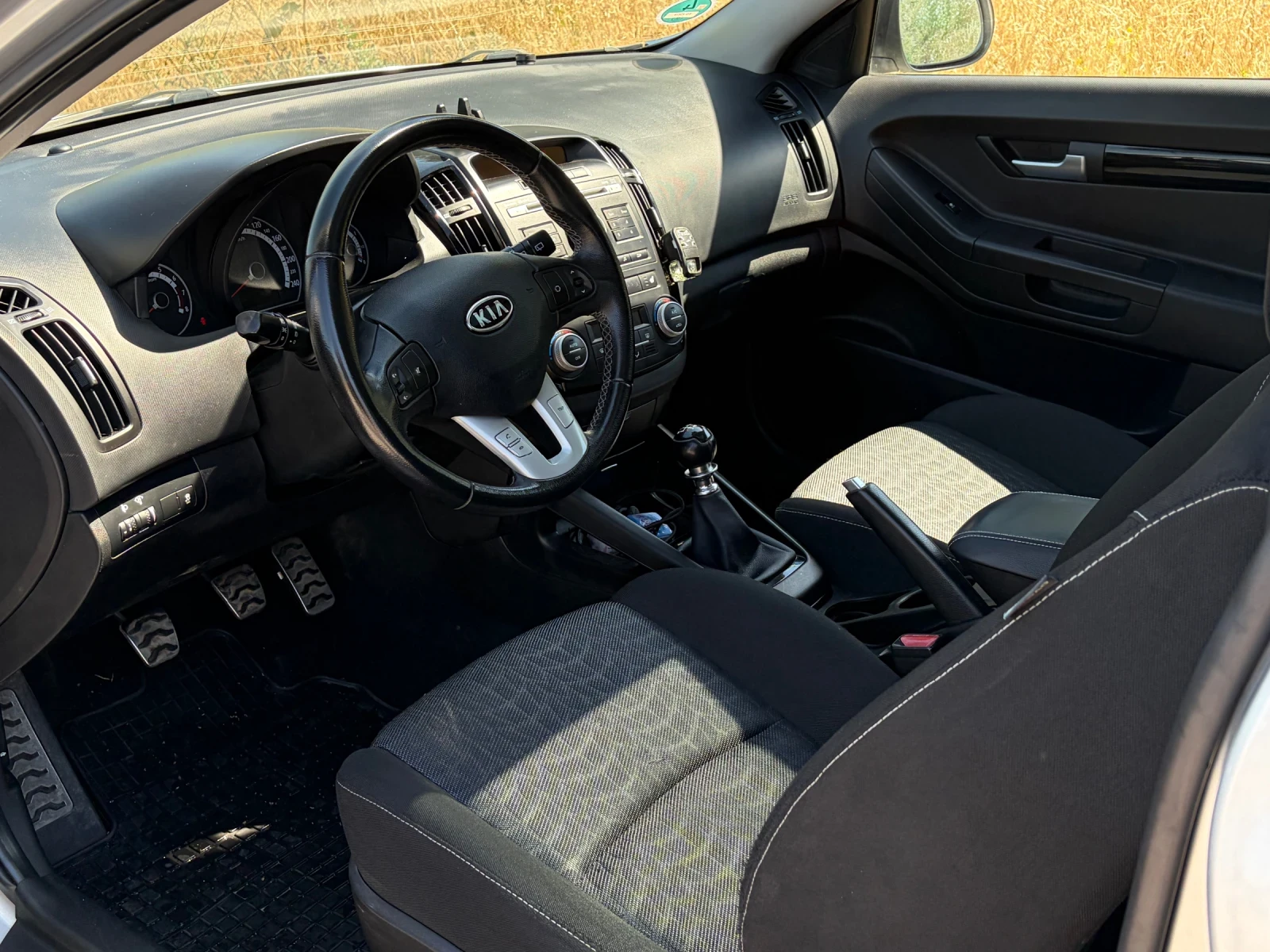 Kia Ceed 1.6 coupe, снимка 10 - Автомобили и джипове - 55080243