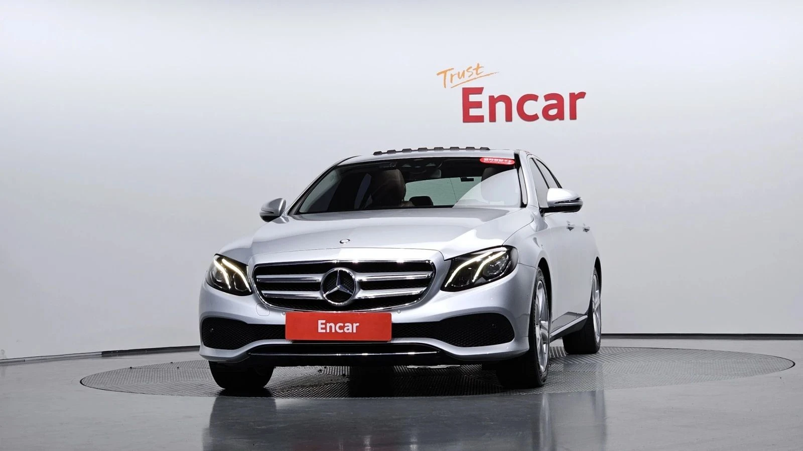 Mercedes-Benz E 200, снимка 3 - Автомобили и джипове - 56684875
