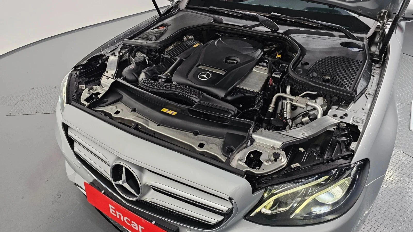 Mercedes-Benz E 200, снимка 5 - Автомобили и джипове - 56684875