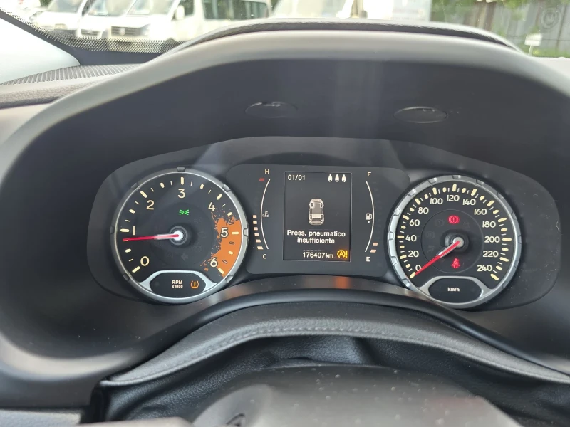 Jeep Renegade 1.6 myltijet, снимка 9 - Автомобили и джипове - 50557247