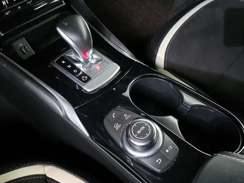 Infiniti Q30 Premium 2.0 Бензин, снимка 8 - Автомобили и джипове - 55434117