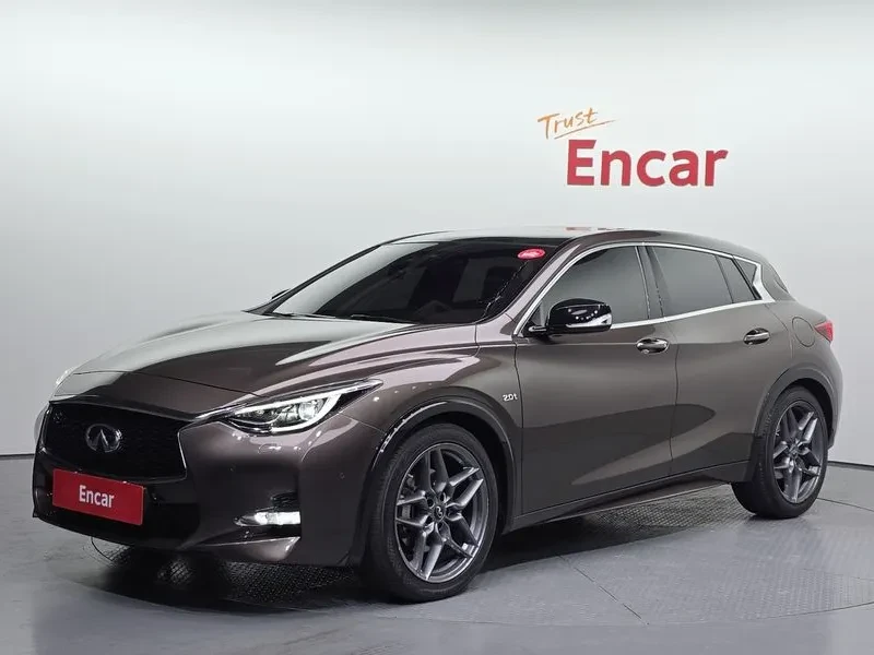 Infiniti Q30 Premium 2.0 Бензин
