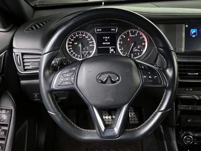 Infiniti Q30 Premium 2.0 Бензин, снимка 4 - Автомобили и джипове - 55434117