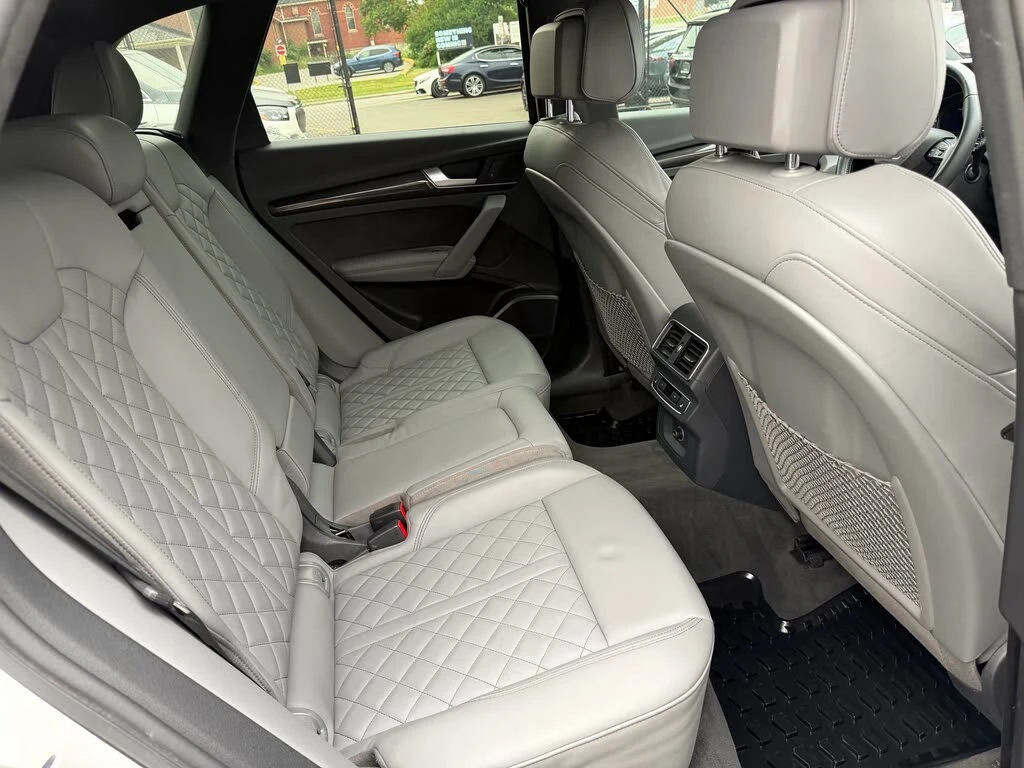 Audi SQ5 * TECHNIK* QUATTRO* TFSI* B&O* HUD* 360* DIS* , снимка 13 - Автомобили и джипове - 55899739
