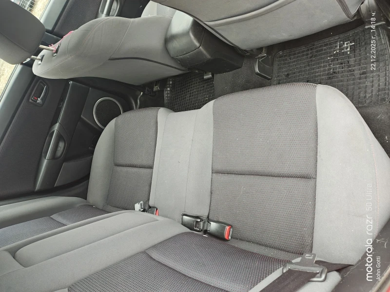 Mazda 3 1.4i klimatronik Evro 4 , снимка 14 - Автомобили и джипове - 52875690