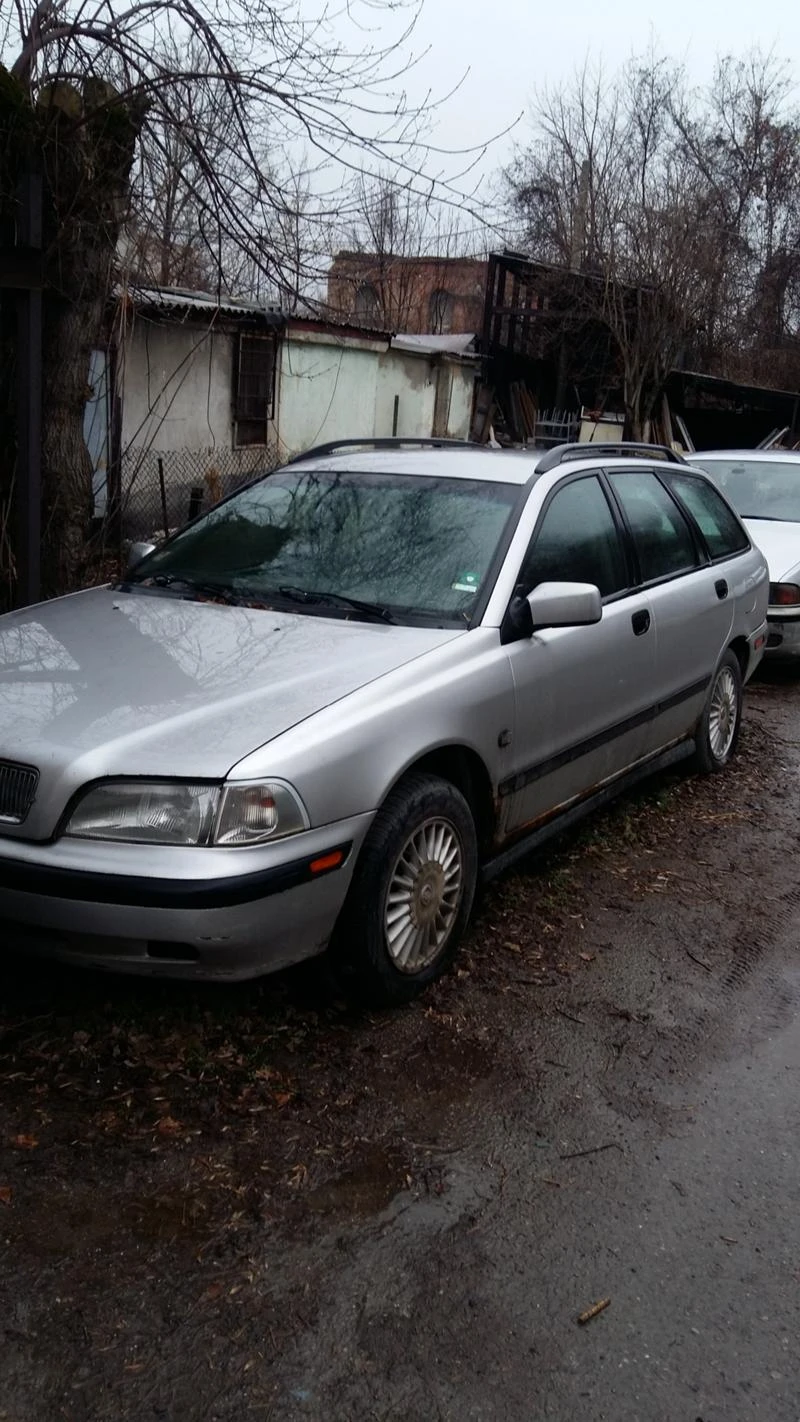 Volvo V40 TDI, снимка 1 - Автомобили и джипове - 47439630