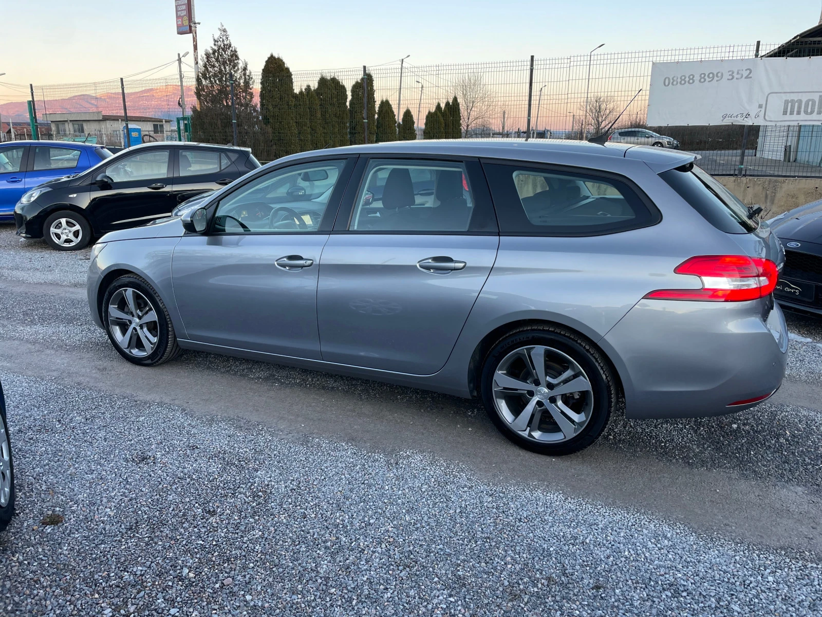 Peugeot 308 1.5hdi !!! Facelift!!!Navi Full EURO 6 - изображение 4