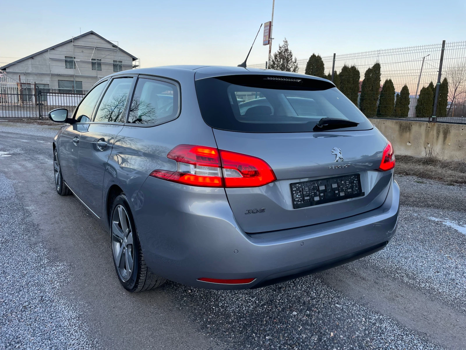 Peugeot 308 1.5hdi !!! Facelift!!!Navi Full EURO 6 - изображение 5