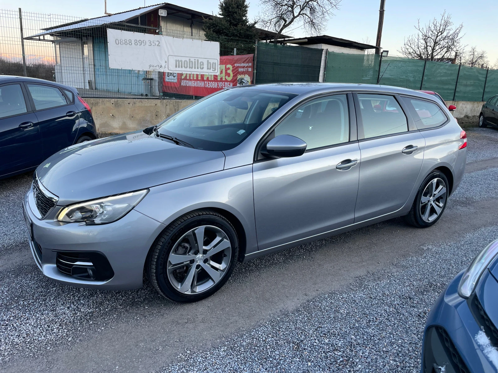 Peugeot 308 1.5hdi !!! Facelift!!!Navi Full EURO 6 - изображение 3