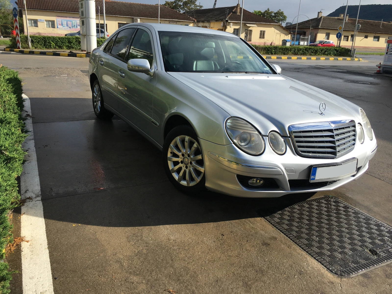 Mercedes-Benz E 200  - изображение 8