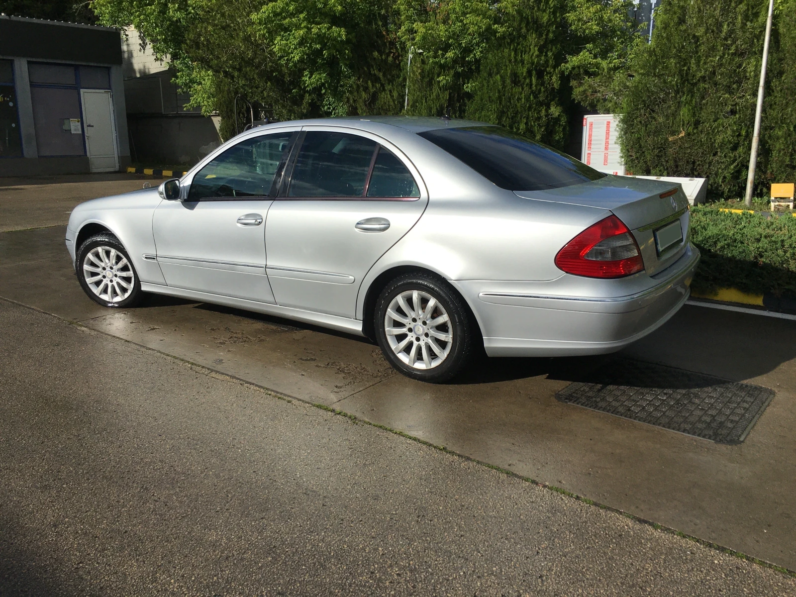 Mercedes-Benz E 200  - изображение 3