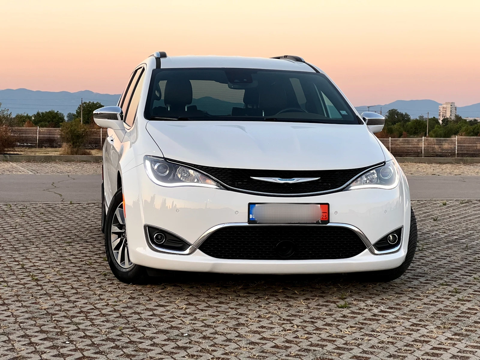 Chrysler Pacifica Hybrid Plug-in Linlmited | Mobile.bg   1