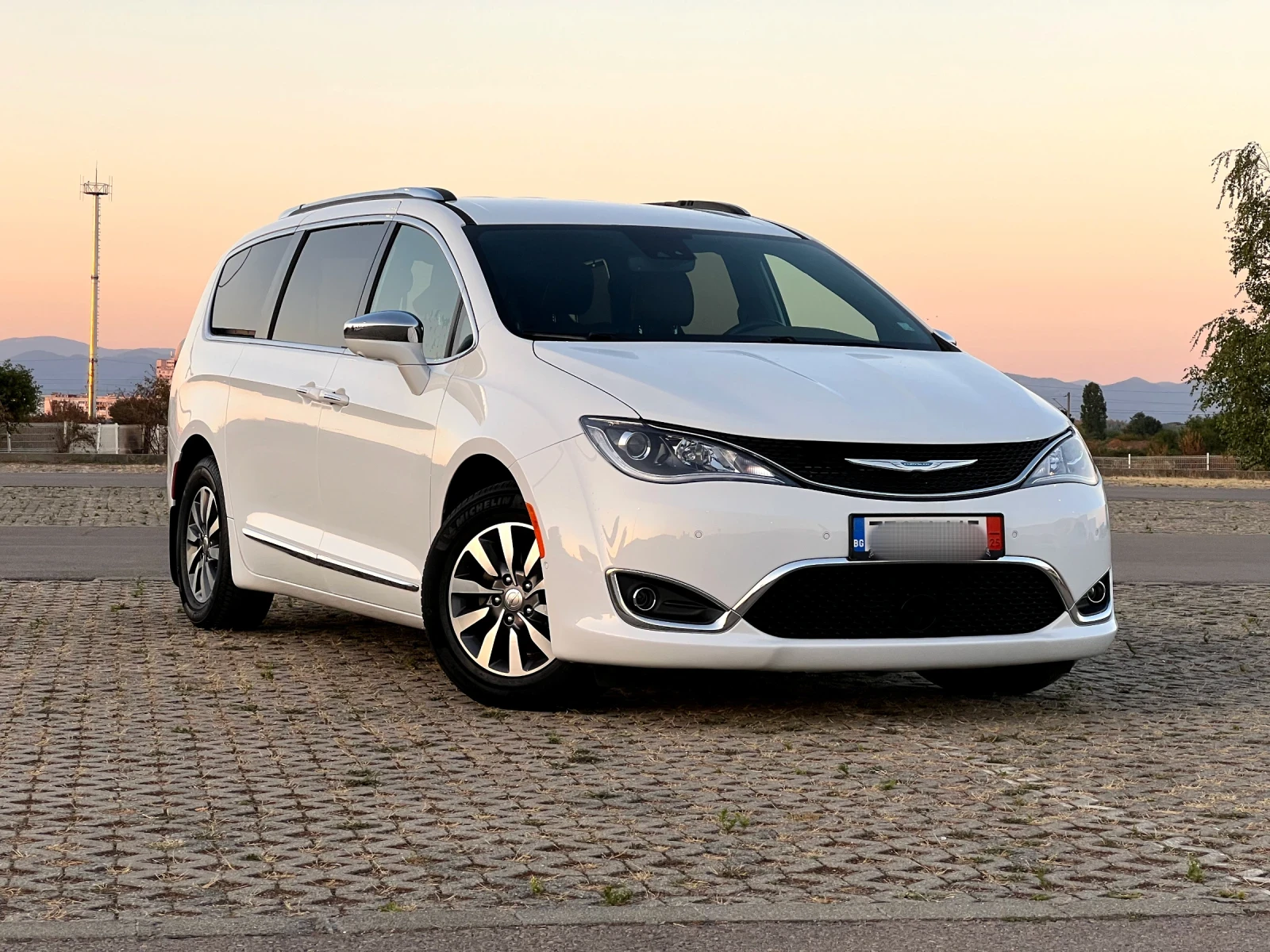 Chrysler Pacifica Hybrid Plug-in Linlmited - изображение 2