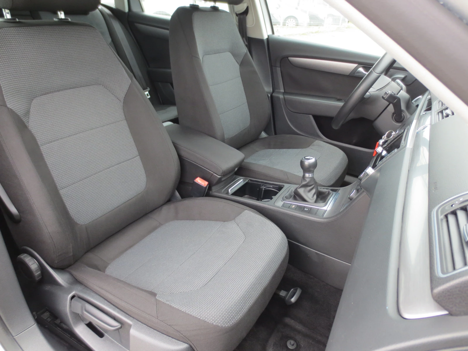 VW Passat 1.6 TDI | Mobile.bg � ����������� 11