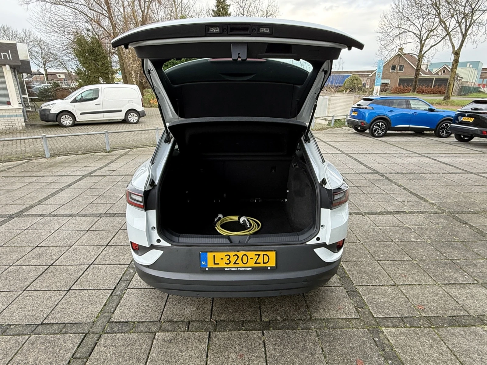 VW ID.4 Life, снимка 15 - Автомобили и джипове - 53960864