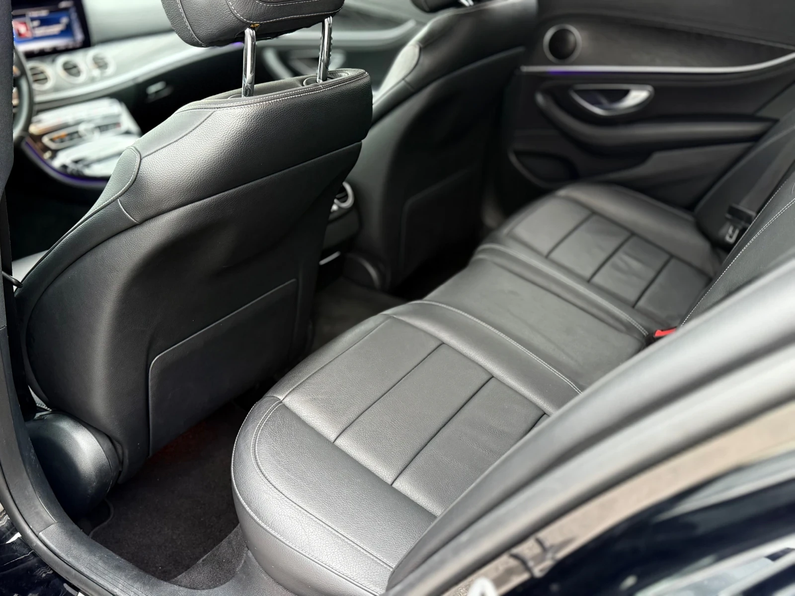 Mercedes-Benz E 220 4MATIC* AMG-LINE* DIGITAL* PODGREV* HEAD-UP* AMBIE, снимка 10 - Автомобили и джипове - 54382622