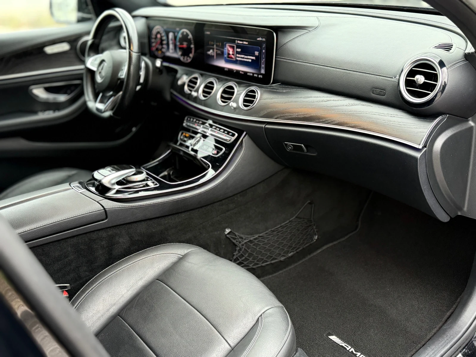 Mercedes-Benz E 220 4MATIC* AMG-LINE* DIGITAL* PODGREV* HEAD-UP* AMBIE, снимка 8 - Автомобили и джипове - 54382622
