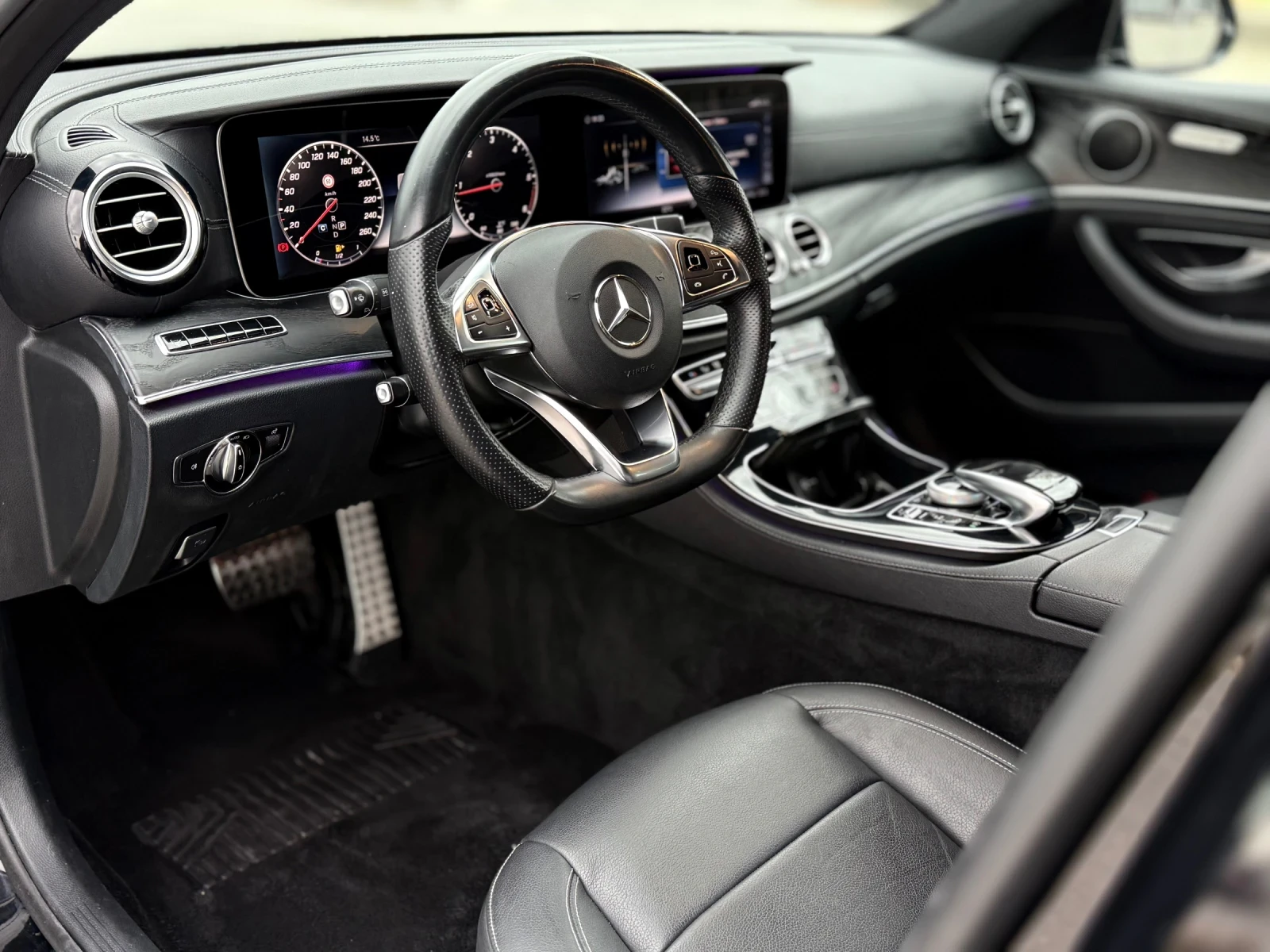 Mercedes-Benz E 220 4MATIC* AMG-LINE* DIGITAL* PODGREV* HEAD-UP* AMBIE, снимка 7 - Автомобили и джипове - 54382622