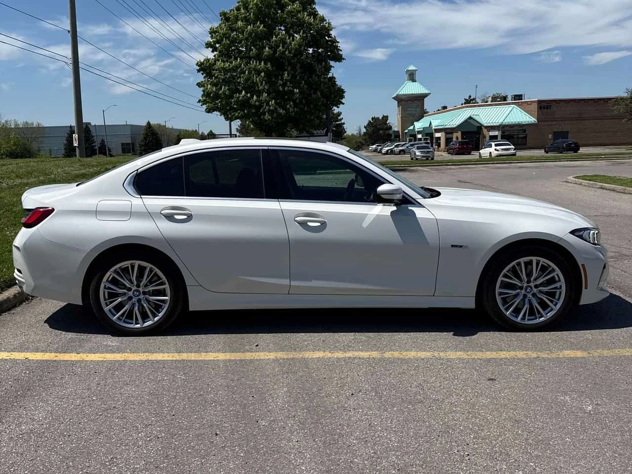 BMW 330 * e xDrive * ЛИЦЕНЗИРАН ДИЛЪР * КАМЕРА * ПОДГРЕВ, снимка 3 - Автомобили и джипове - 54716545