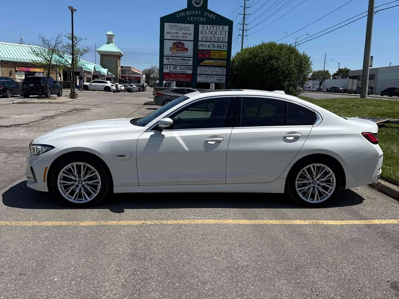 BMW 330 * e xDrive * ЛИЦЕНЗИРАН ДИЛЪР * КАМЕРА * ПОДГРЕВ, снимка 2 - Автомобили и джипове - 54716545