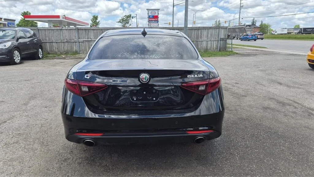 Alfa Romeo Giulia Ti AWD* DISTRONIC* HARMAN KARDON* ПОДГРЕВ* КАМЕРА*, снимка 6 - Автомобили и джипове - 55452283
