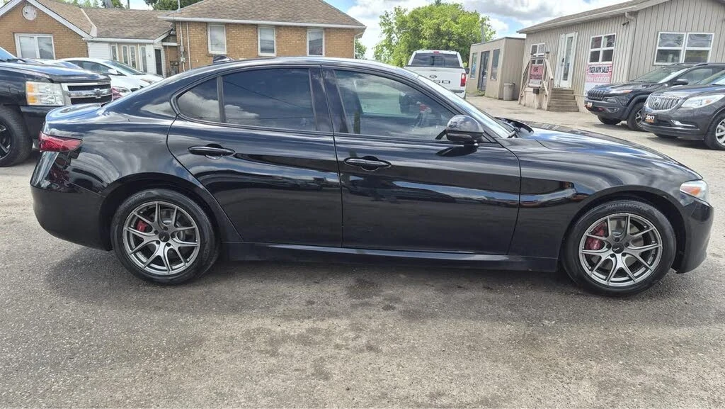 Alfa Romeo Giulia Ti AWD* DISTRONIC* HARMAN KARDON* ПОДГРЕВ* КАМЕРА*, снимка 4 - Автомобили и джипове - 55452283