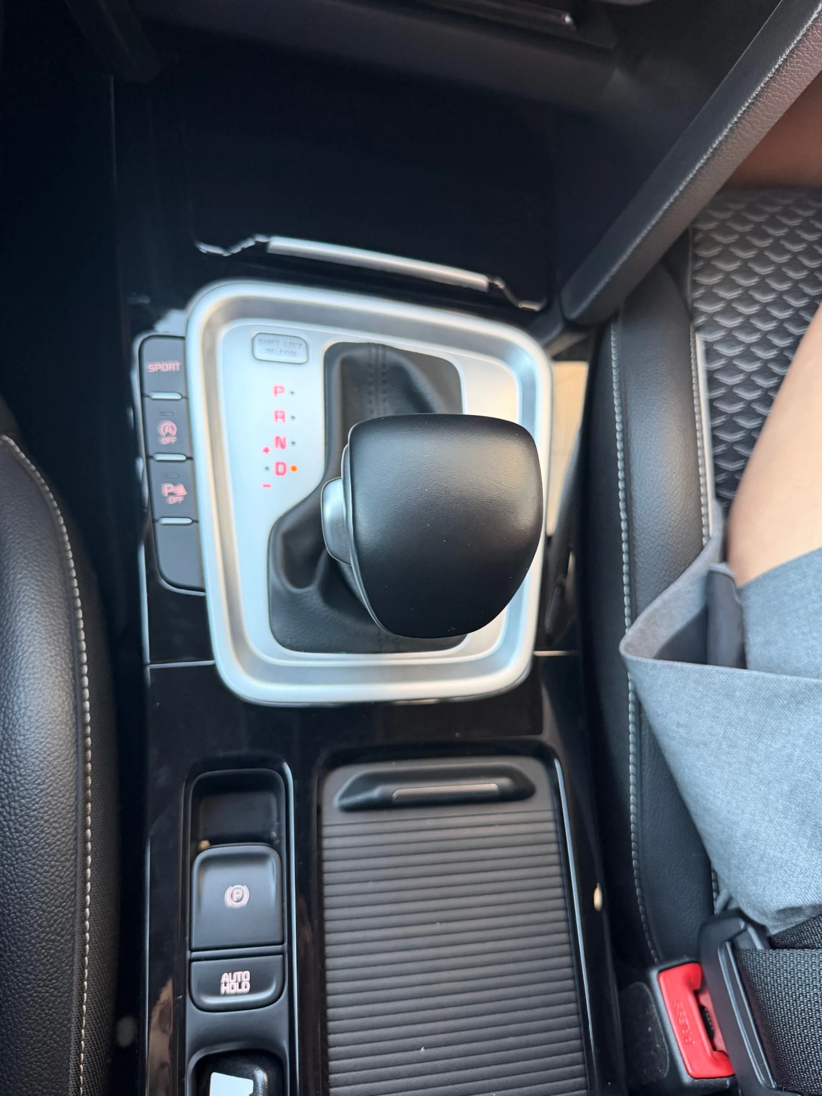 Kia XCeed 1.5 T, снимка 10 - Автомобили и джипове - 55546415