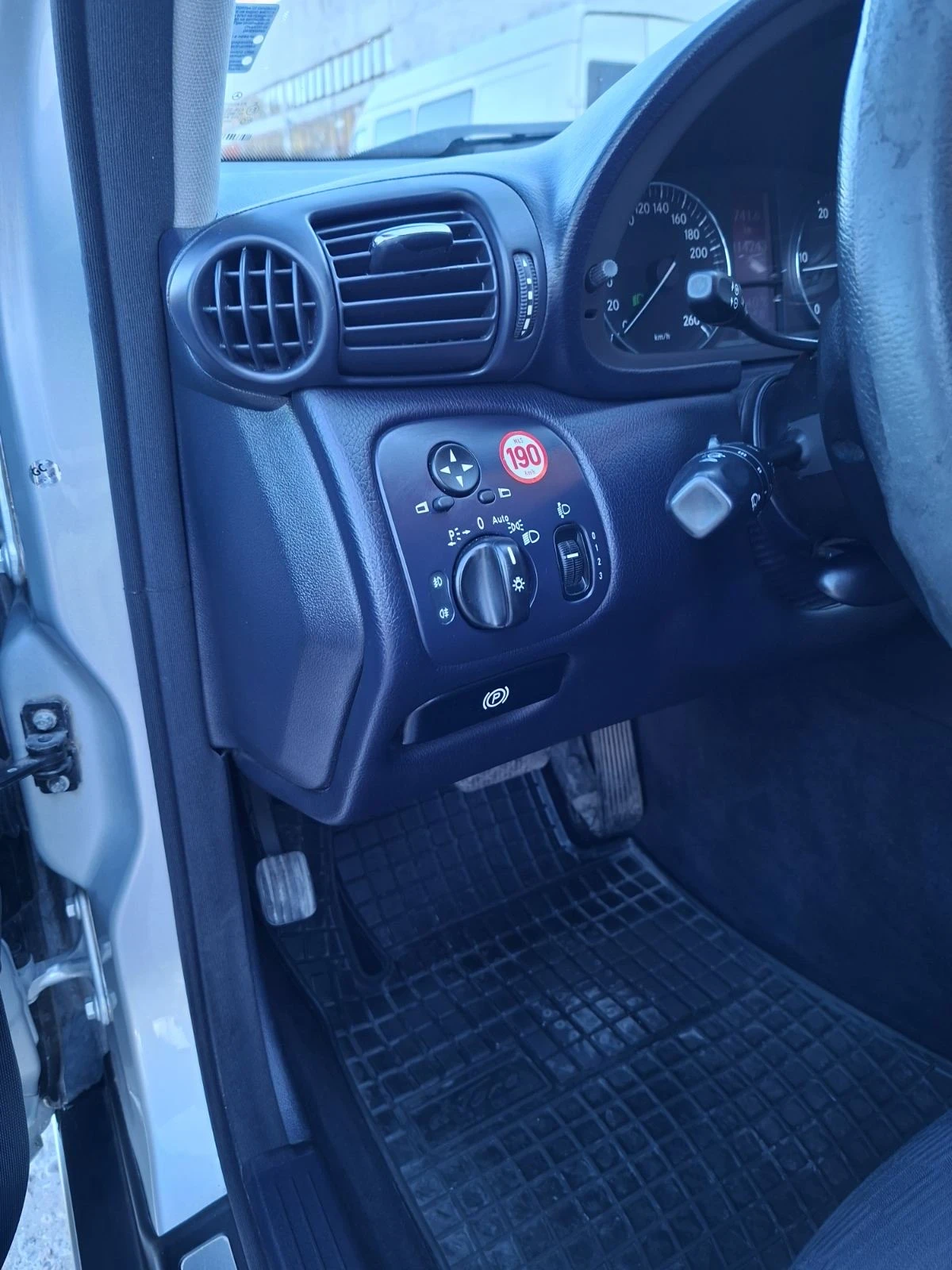 Mercedes-Benz C 220, снимка 10 - Автомобили и джипове - 55743495