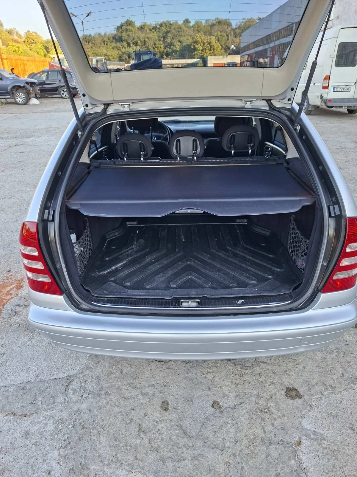 Mercedes-Benz C 220, снимка 9 - Автомобили и джипове - 55743495