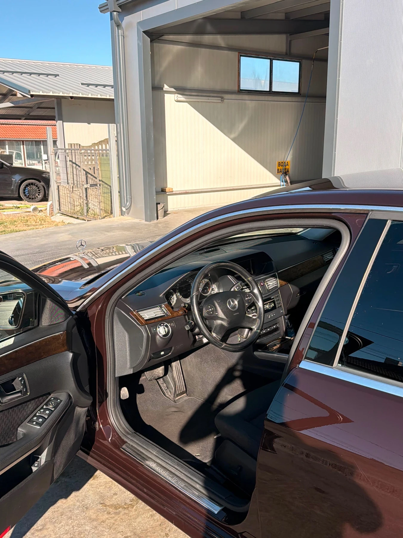 Mercedes-Benz E 220, снимка 8 - Автомобили и джипове - 55776159