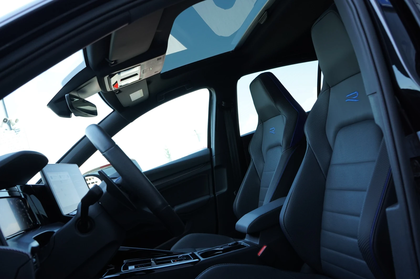 VW Golf R* H/K* PANORAMA* AKRAPOVIC* 360CAM* , снимка 8 - Автомобили и джипове - 55887355