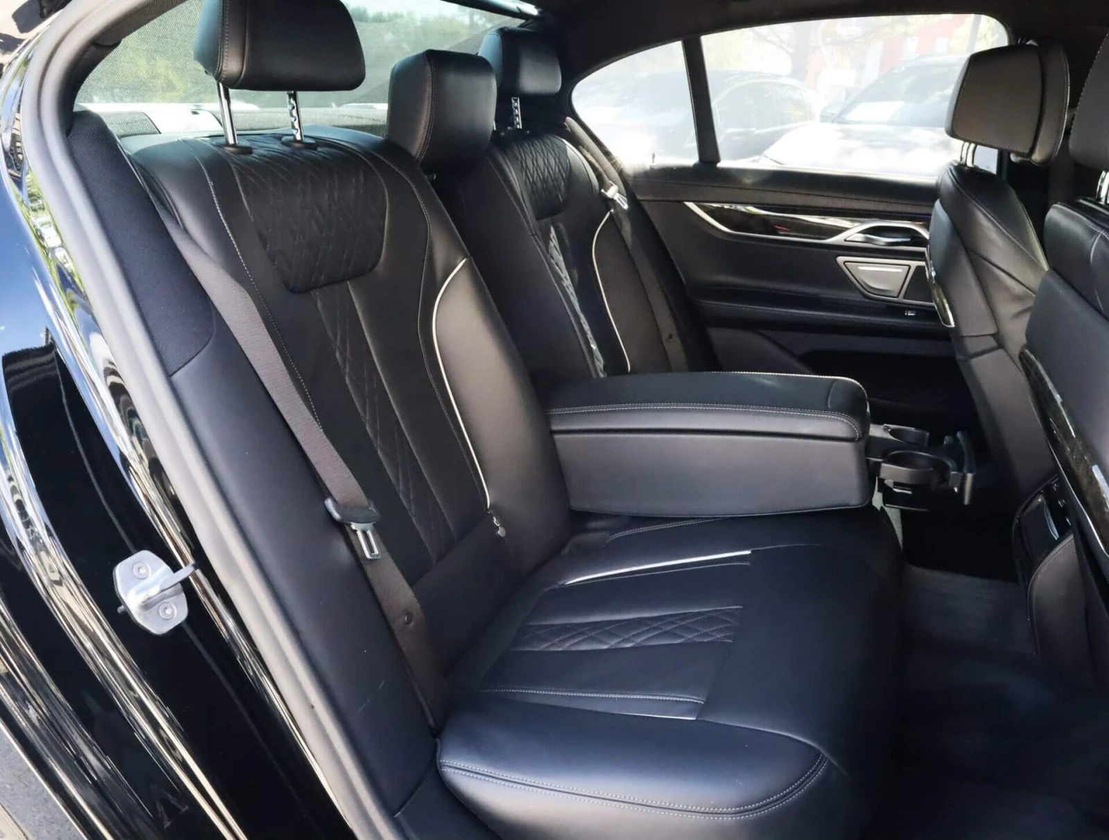 BMW 750 xDrive/Harman Kardon/Подгрев/Камера 360/HuD/Blind , снимка 9 - Автомобили и джипове - 56219468