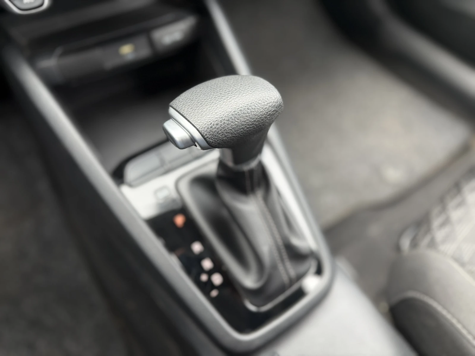 Kia Rio 1.0 7AT, снимка 12 - Автомобили и джипове - 56226058