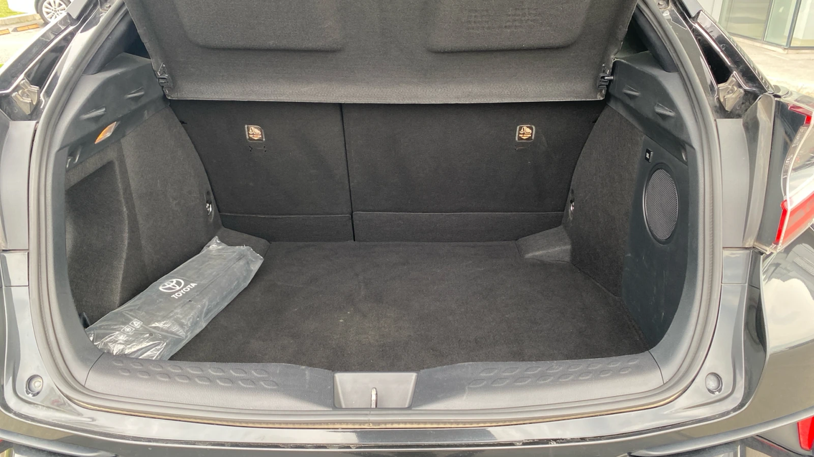 Toyota C-HR 1.8 HEV Classy, снимка 12 - Автомобили и джипове - 53730556