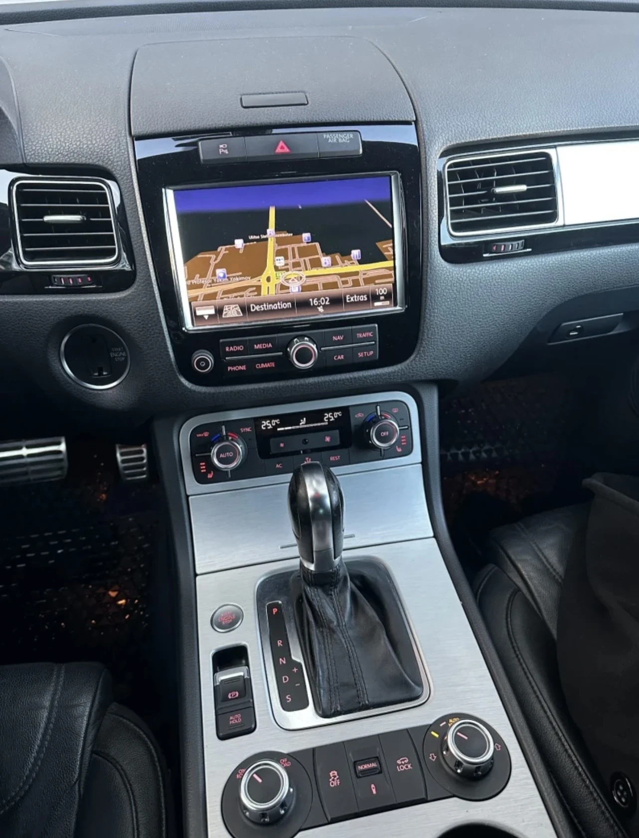 VW Touareg V8 4.2 TDI, снимка 10 - Автомобили и джипове - 54319277