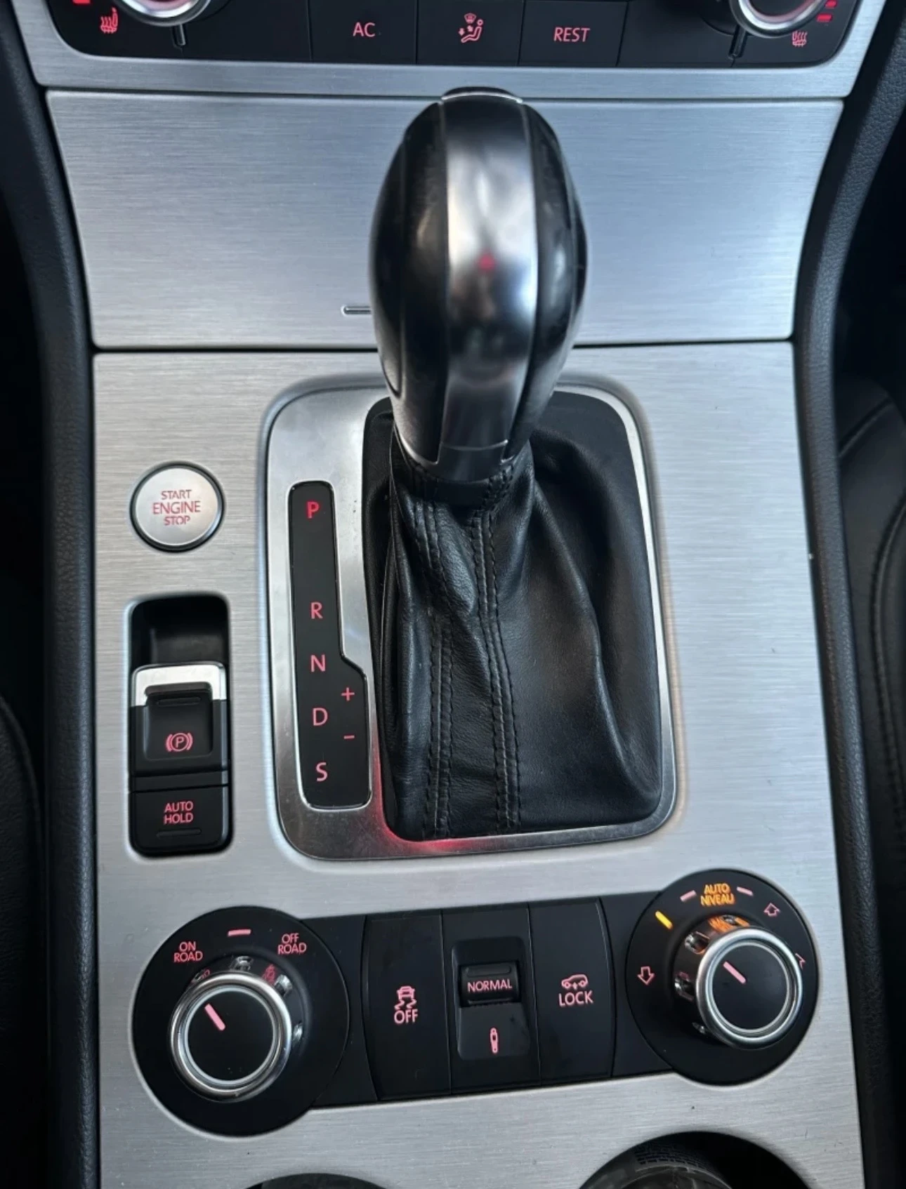 VW Touareg V8 4.2 TDI, снимка 9 - Автомобили и джипове - 54319277