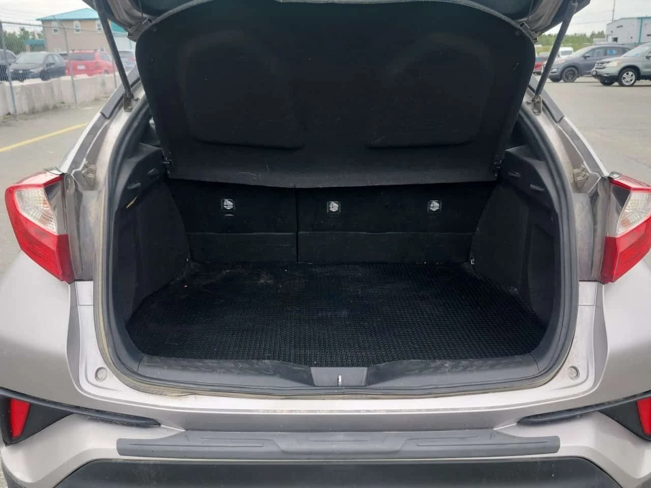 Toyota C-HR XLE/CARFAX/ФИНАНСИРАНЕ, снимка 12 - Автомобили и джипове - 55000382