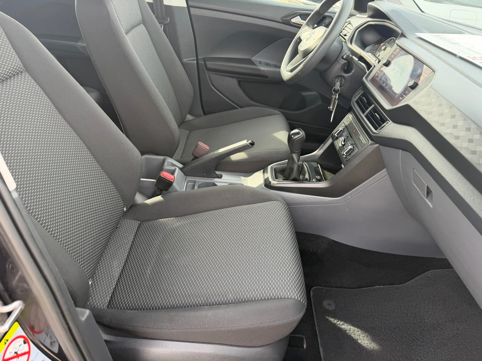 VW T-Cross 1.6 D, снимка 12 - Автомобили и джипове - 56278975