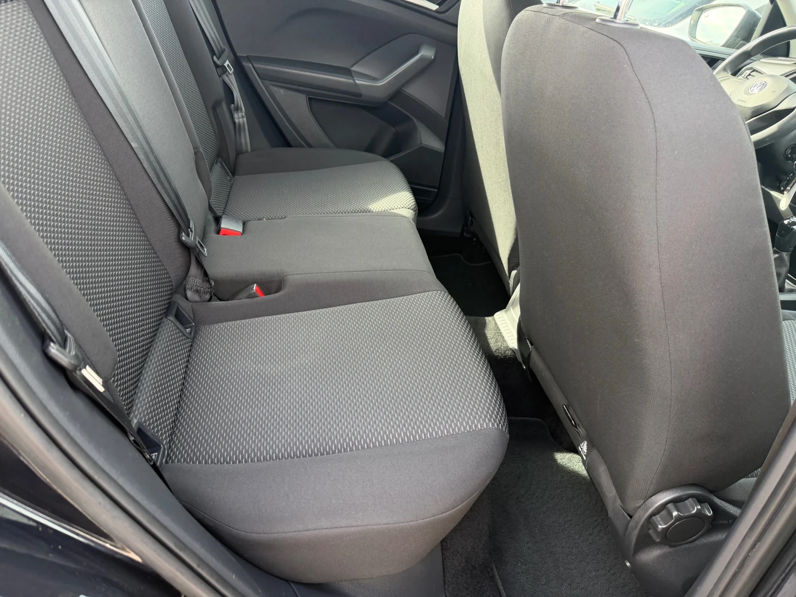 VW T-Cross 1.6 D, снимка 15 - Автомобили и джипове - 56278975