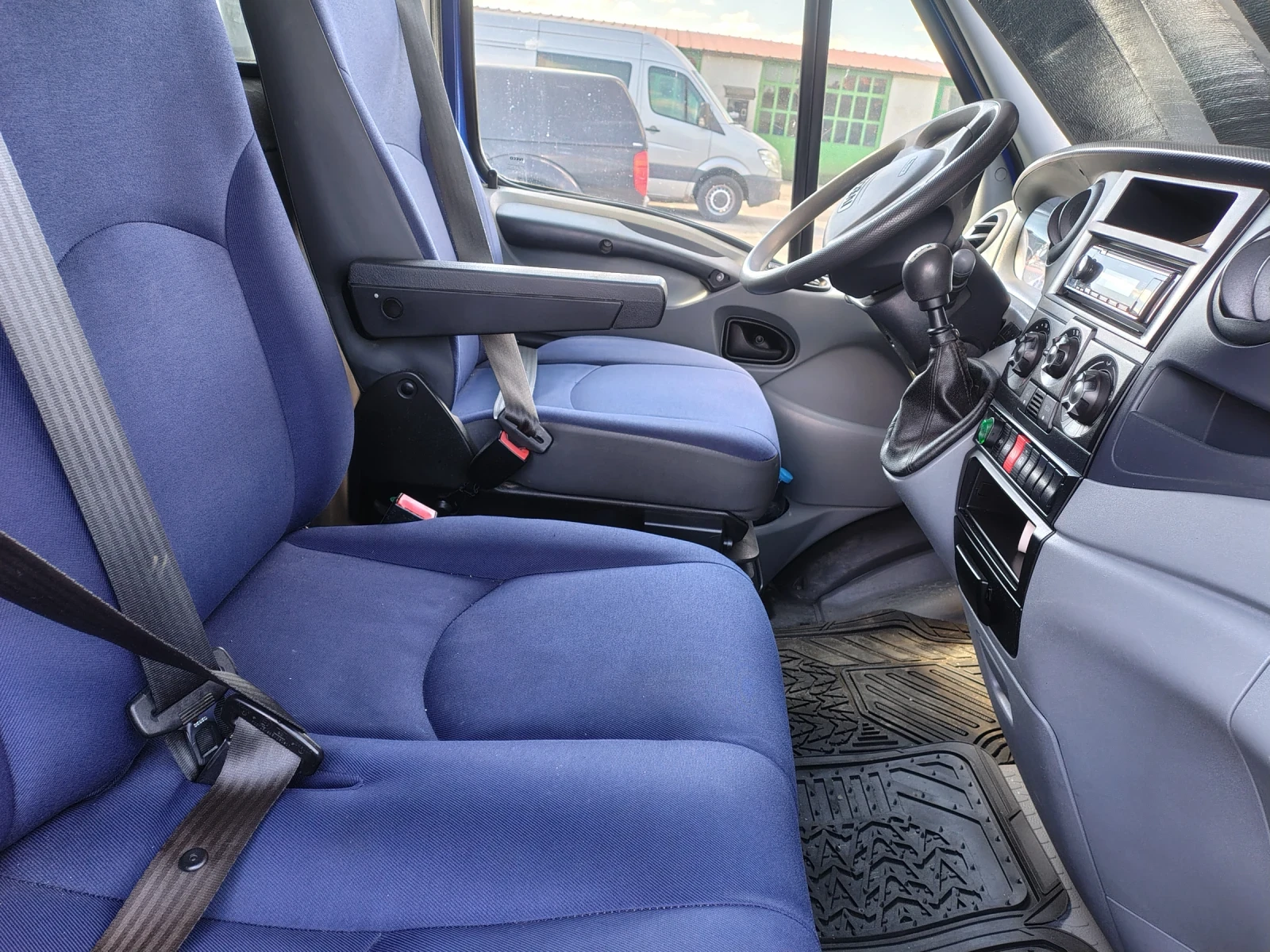 Iveco 35s18, снимка 9 - Бусове и автобуси - 56091587