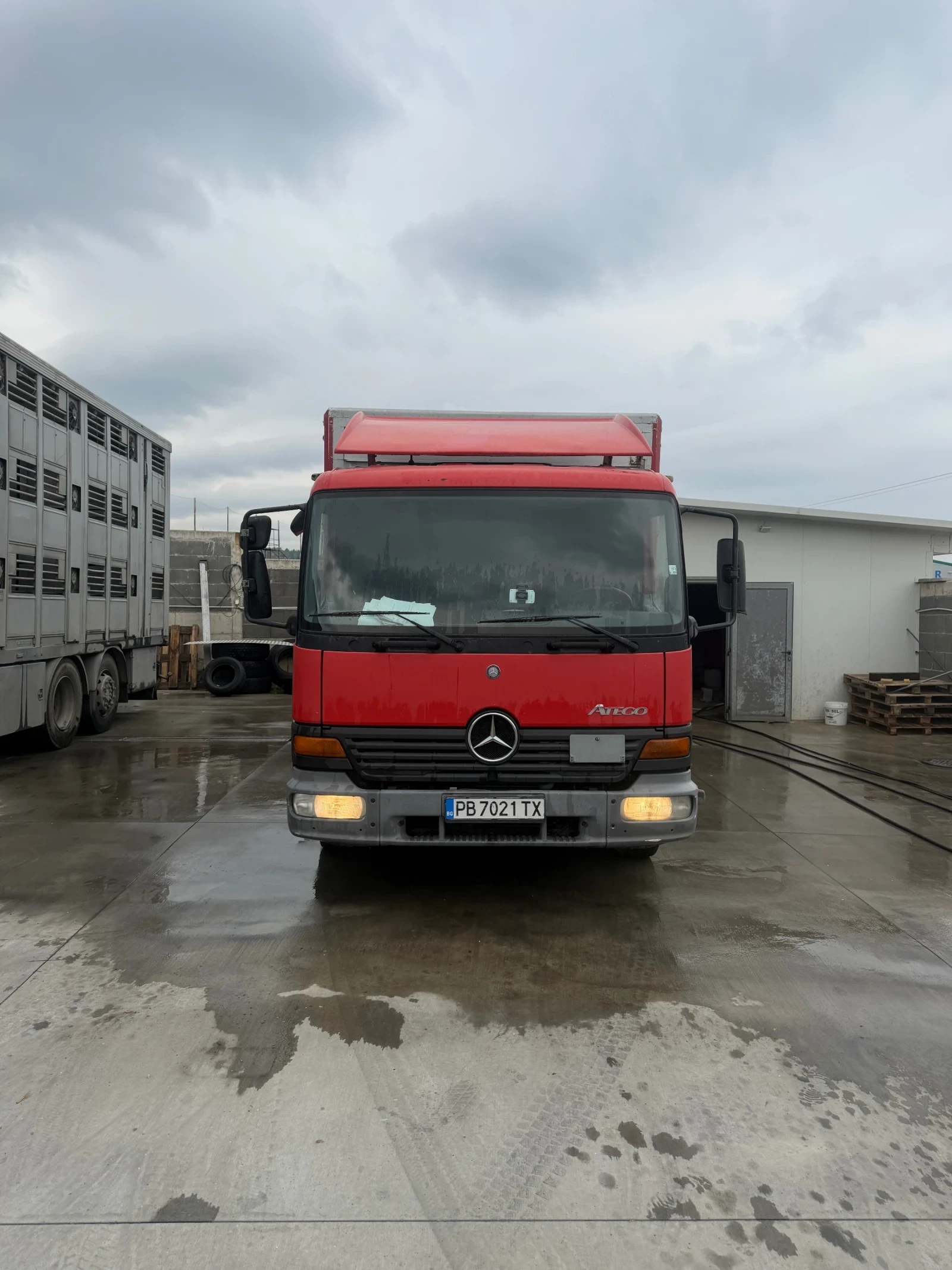 Mercedes-Benz Atego 818