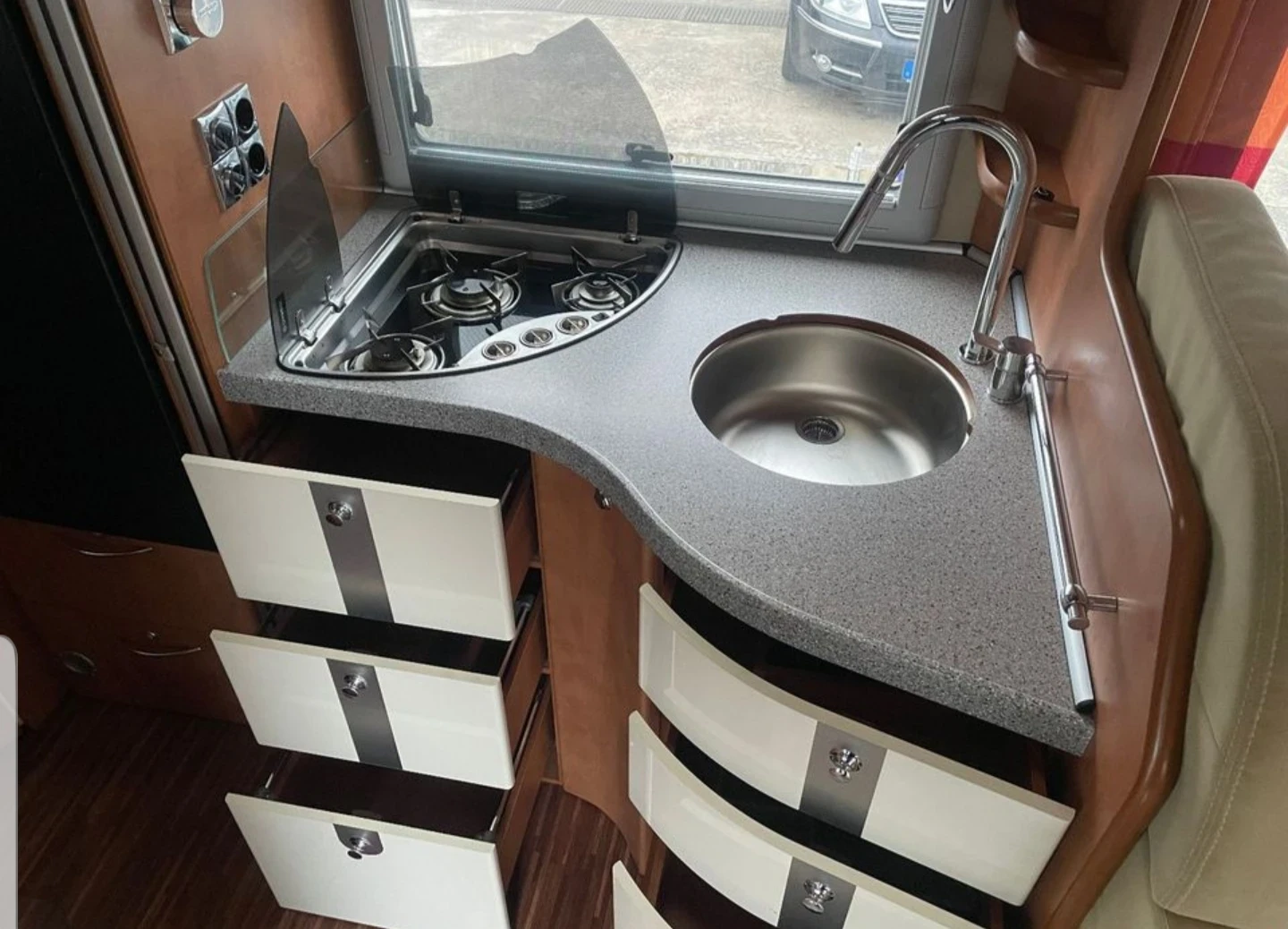 Кемпер Carthago Chic - C line T Plus 3.0 Motor 160 kc Зимно Изпълн - изображение 9