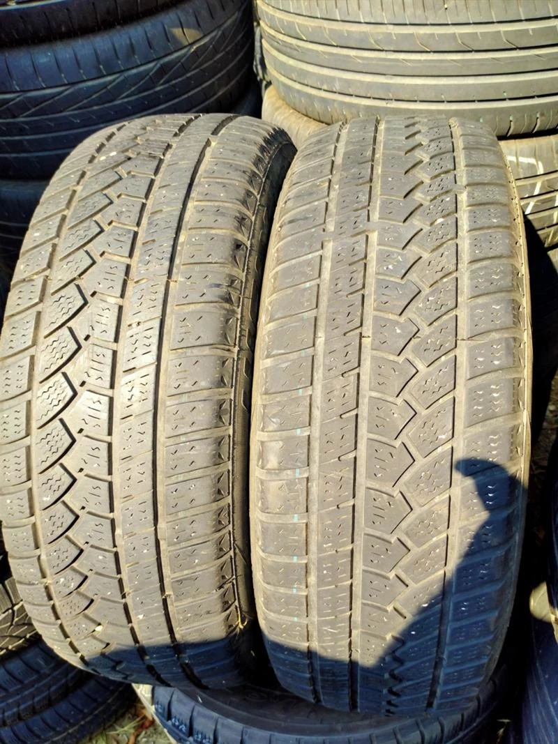 Гуми Зимни 215/60R16, снимка 1 - Гуми и джанти - 33892125