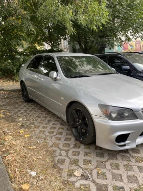     Lexus IS 200