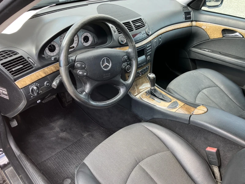 Mercedes-Benz E 220  EVO Avantgarde, снимка 14 - Автомобили и джипове - 44671037