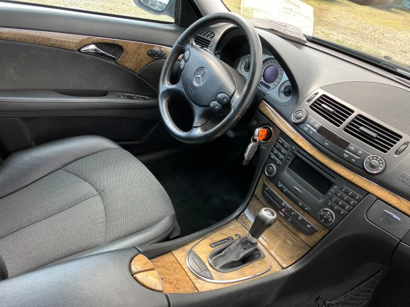 Mercedes-Benz E 220  EVO Avantgarde, снимка 8 - Автомобили и джипове - 44671037