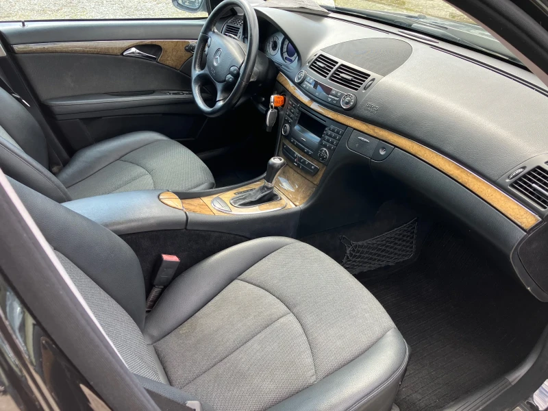 Mercedes-Benz E 220  EVO Avantgarde, снимка 7 - Автомобили и джипове - 44671037
