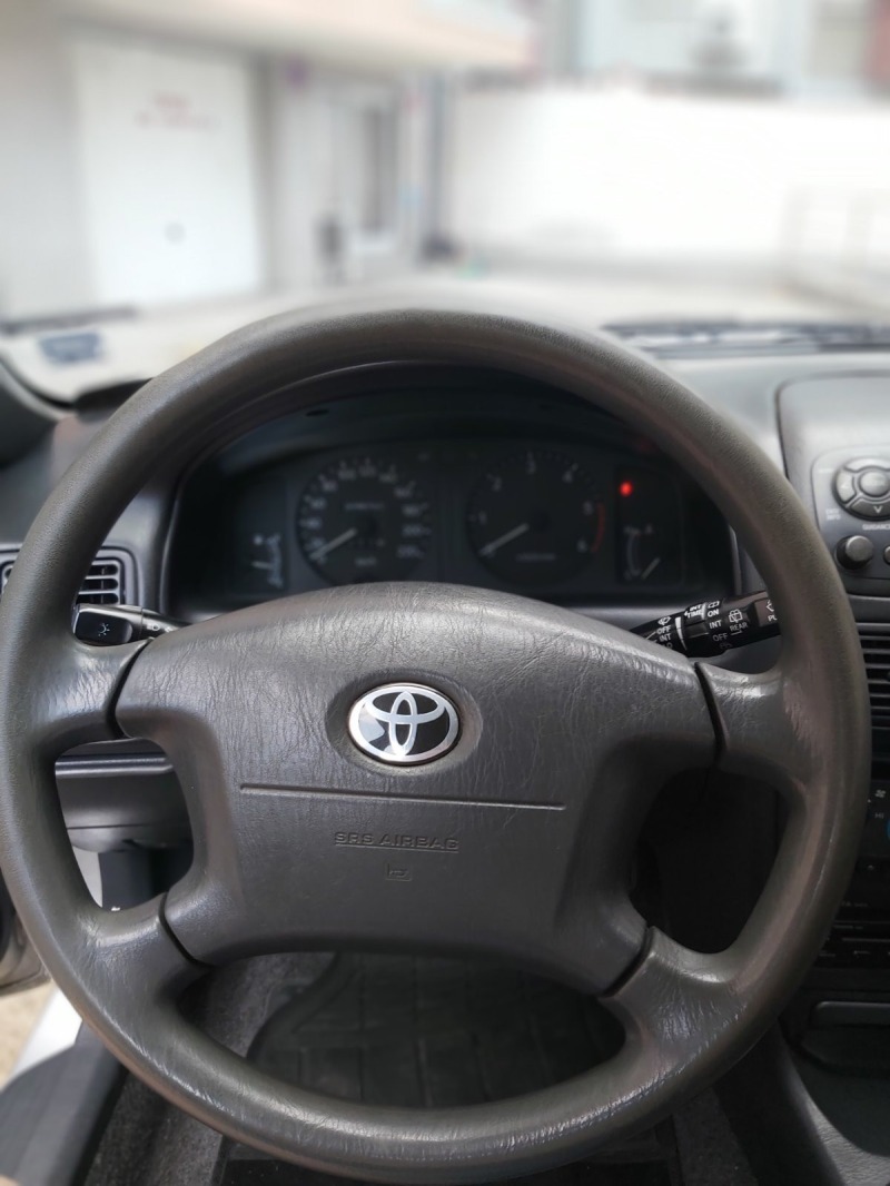 Toyota Corolla D-4D, снимка 10 - Автомобили и джипове - 46352300
