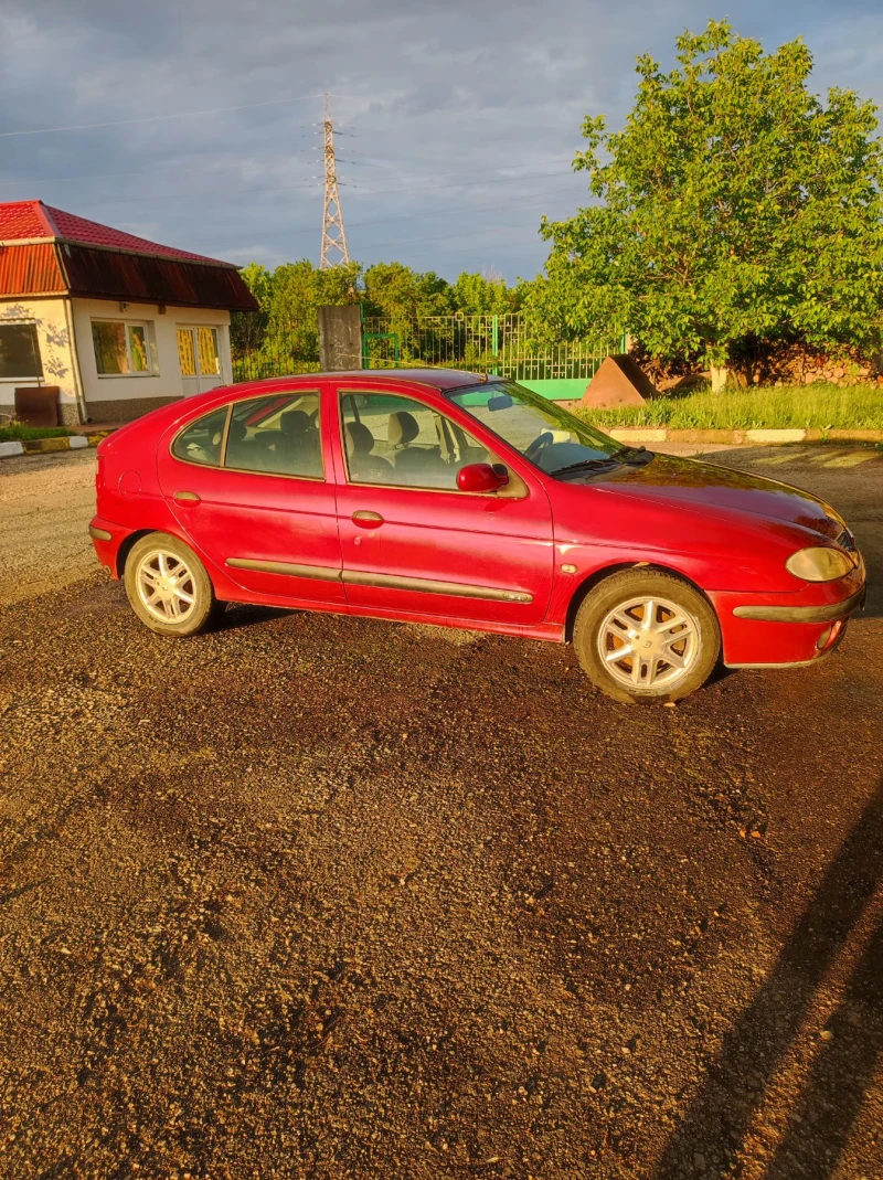 Renault Megane 1, 6, снимка 2 - Автомобили и джипове - 47989802